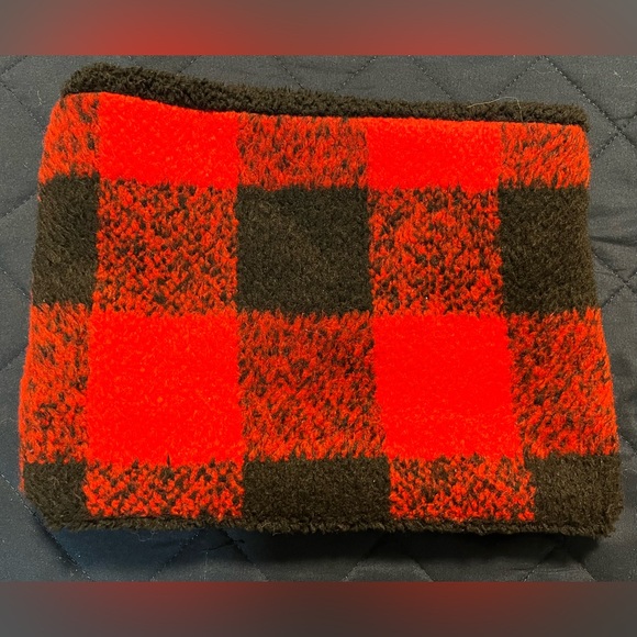 ***Very warm & cozy Buffalo Plaid neck warmer. - Picture 2 of 5